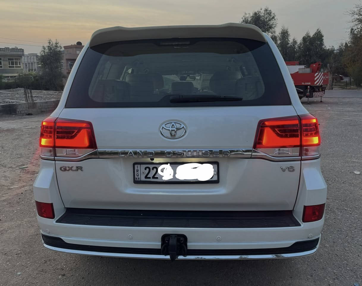 لاندكروزر ٢٠٢١ GX المواصفات
المحرك: 4.0 لتر، 6 سلندر.
ناقل الحركة: أوتوماتيك.
المقاعد: 7 مقاعد (في أغلب الأحيان).
الدفع: دفع رباعي (4x4).
الميزات: تبريد مركزي، كاميرا ٣٦٠ درجة شاشة، ( سعر سيارة ٥١٥$ )  رقم تلفون ***********
