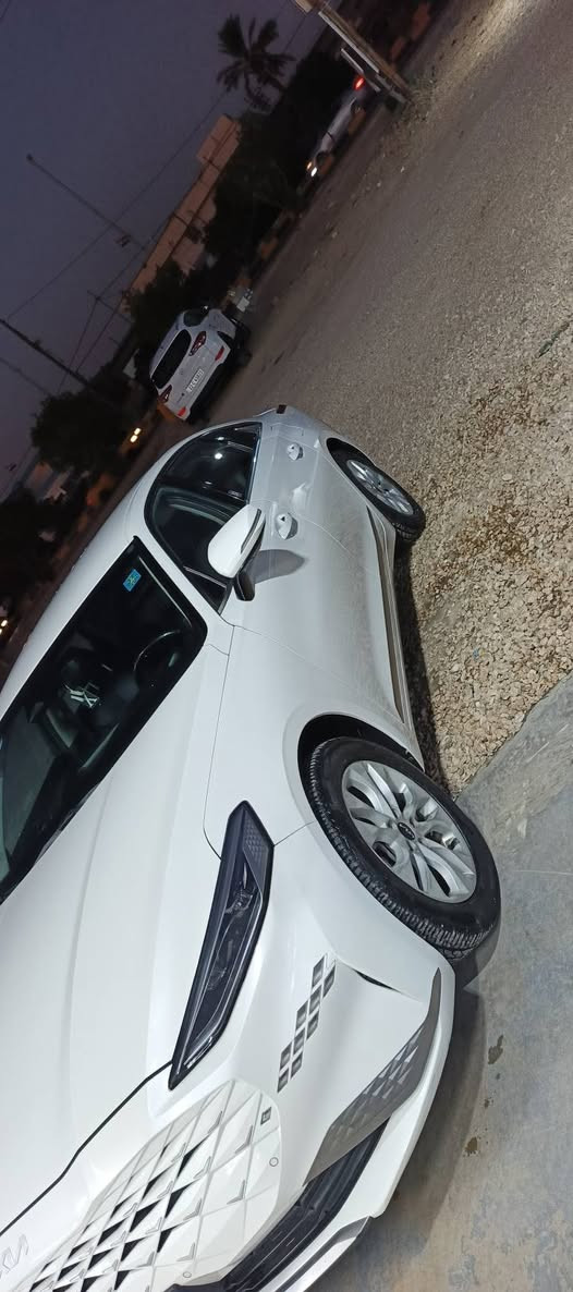 سلام عليكم اخوان مستعجل عل بيع الشراي يتصل بي خير او يدلل محتاج افلوس مديل ٢٢ماشيه ٨٨الف بيه قطعتين باب او جاملغ الخلفي جهة اليمنه صبغ مكانه بل ديوانيه سعره ١٨٠ ورقه او بي مجال للشراي اتصل او تعال اوشوفه غاز خط واحد للاستفسار ***********
