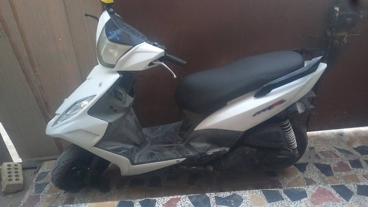 جي تي ار كفرات تجاري، مكينه ممفتوحه، المكاتبه والمنفيس موجودات. السعر 550 قفل الف ميوكع (( اللي يريدها يجي هسه ويشوفها)) العنوان بغداد مدينة الصدر للتواصل واتساب ***********
