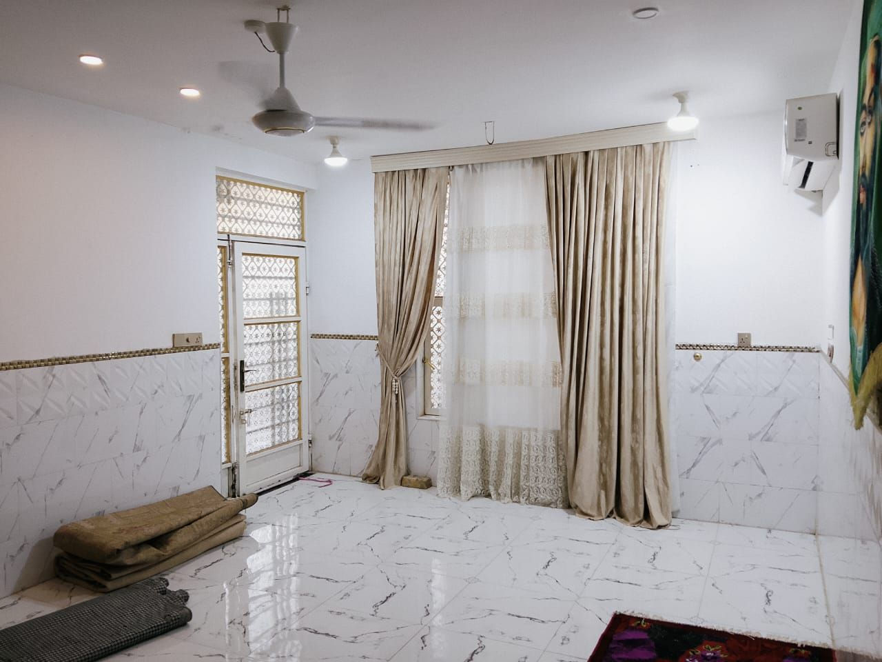 ♢دار سكن 200م بحي الحوراء♢
♢ رقم الإعلان {62}♢
------------------------------
♢المنطقة:: شارع الملة
♢نوع العقار:: دار سكن 
♢المساحة:: 200م
♢الوجه:: 10م
♢النزال:: 20م
♢عرض الشارع:: 10م
♢سنة البناء:: قديم مرمم حديث
♢تفاصيل البناء:: طابق واحد 
♢طابق أول يتكون من:: استقبال وهول ومطبخ وغرفة نوم عدد(2) وصحيات وطرمة
♢أقرب نقطة دالة:: قرب أفران الرحمة
------------------------------
👈🏻 اكتب <تم>  ليصلك السعر
ولمزيد من التفاصيل يرجى مراسلة بريد الصفحة خاص

👈أو زياره مقرنا الكائن في: [حي الحوراء] 
      [شارع سيد يعقوب أو شارع المواكب]          

#دارسكن #مشتمل #قطعة_أرض
 #حي_الحوراء_الأولى


**إذا كنت صاحب هذا الإعلان وتريد حذفه لأي سبب، رجاءا أرسل رسالة إلى الدعم الفني**