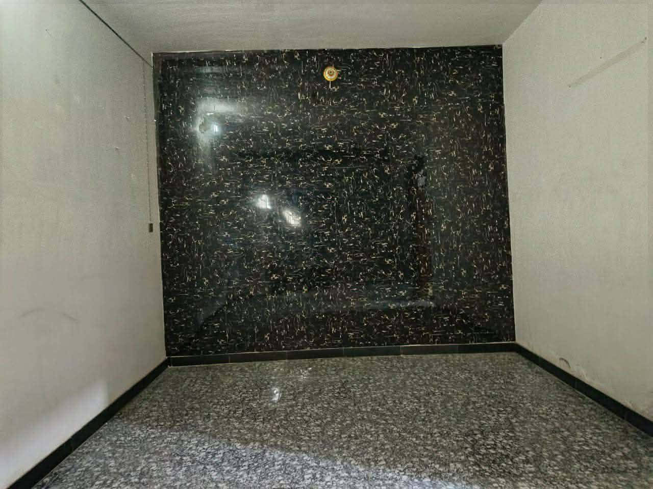 سلام عليكم اخوتي الاعزاء بيت للبيع بيت بحي الامين نزلت سيد حسين قريب ع شارع مساحتها 115نضيف جديد السعر 48وبي مجال الي يعجبة الاستفسار عن البيت يتصل بالارقام 
***********
***********
وبيكم خير وتدللون🖤
