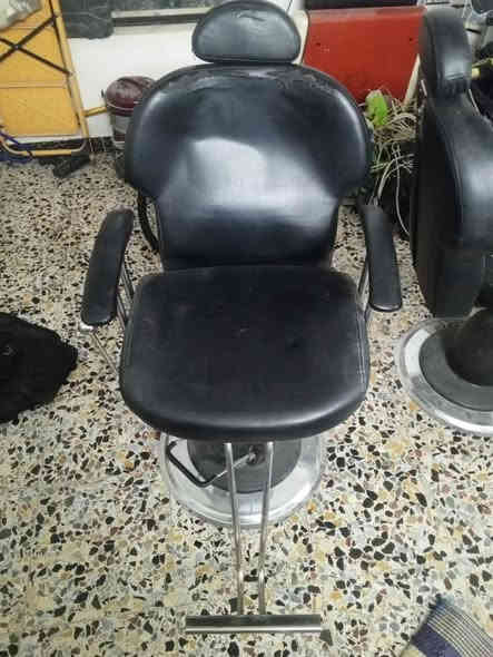 كراسي ثنين شغالات مرايات ٢  عرباين ٢ 
كلهن ب٢٠٠الف 
***********
بغداد
