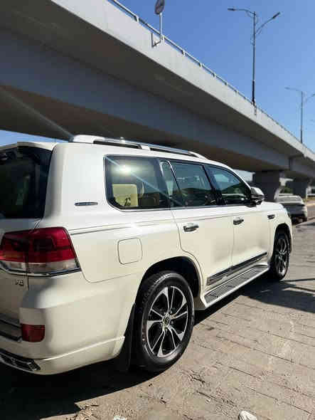 السلام عليكم 
للبيع فقط لاندكروز موديل 2021 
فول مواصفات SAS باب اول 
كراند تورنك GXR
مكفوله كفاله عامة عدا تكحيلات بسيطة  
ماشيه 48 الف 
رقم بغداد إنكليزي 
 
السعرر 595 $ وبيها مجال بسيط 
الهاتف/***********
0781 375 9498
العنوان بغداد الكاظمية
