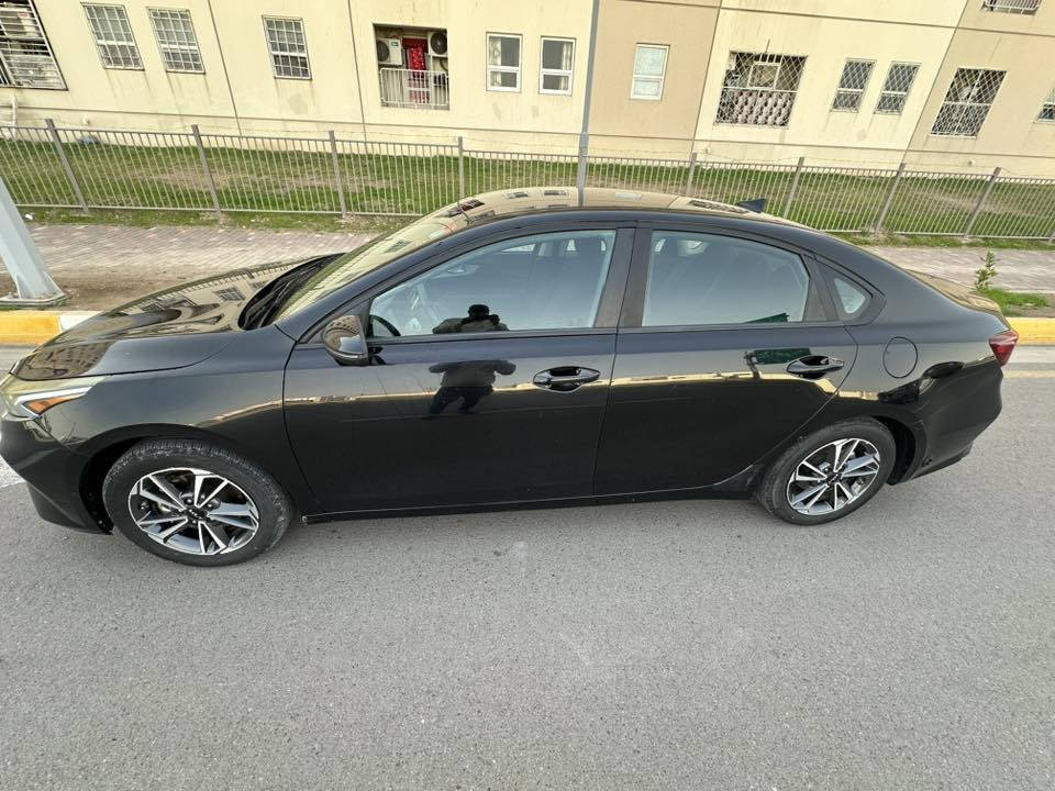 السلام عليكم
للبيع للبيع
كيا فورتي 2023 فئة FE (عميه) وارد امريكي محرك كير صدر كله بلادي حادثها جاملغ وباب وشويه من البنيد كما موضح بالصور (استبدال قبق جنطه وجاملغ وباب )
السياره مرقمه اربيل  وكامله باسمي
ماشيه 100 الف كيلو قابل للزياده 
بيها منظومه غاز حديثه وبيها ضمان 
المواصفات-محرك 2000 دوش-كير cvt-تحديد مسار-قياده
ذاتيه-رادار امامي-مثبت سرعه - وضعيات قياده (-normal-sport
(smart
كشنات قماش
السونر موضح كل شي 
***********
السعر 132 بيها مجال
