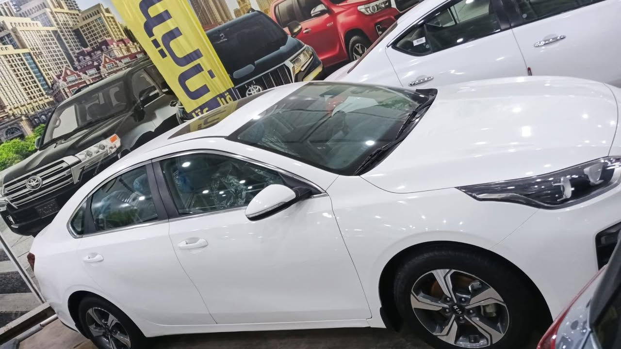 السلام عليكم 
كيا سيراتو خليجيه شركه الدوله 2020 ،ماشيه 43 كيلو مكفوله عام ماعدا مكانين بارد اقل الشبر ،مواصفات محرك 1600 دوش فتحه قماره تبريد قطعتين امامي خلفي كامره حساسات شاشه خمسه ويل كب اشاره مري ومري شفط دبل ايرباك غرفه ملونه سيارة جدا نظيفه وجديده كير محرك تبريد صدر مكفول رقم بغداد هزه وسنويه ورقم جديد بأسمي ،
السعر 157 
العنوان/بغداد ،الاعظميه قرب ساحه عنتر 
الهاتف/***********
