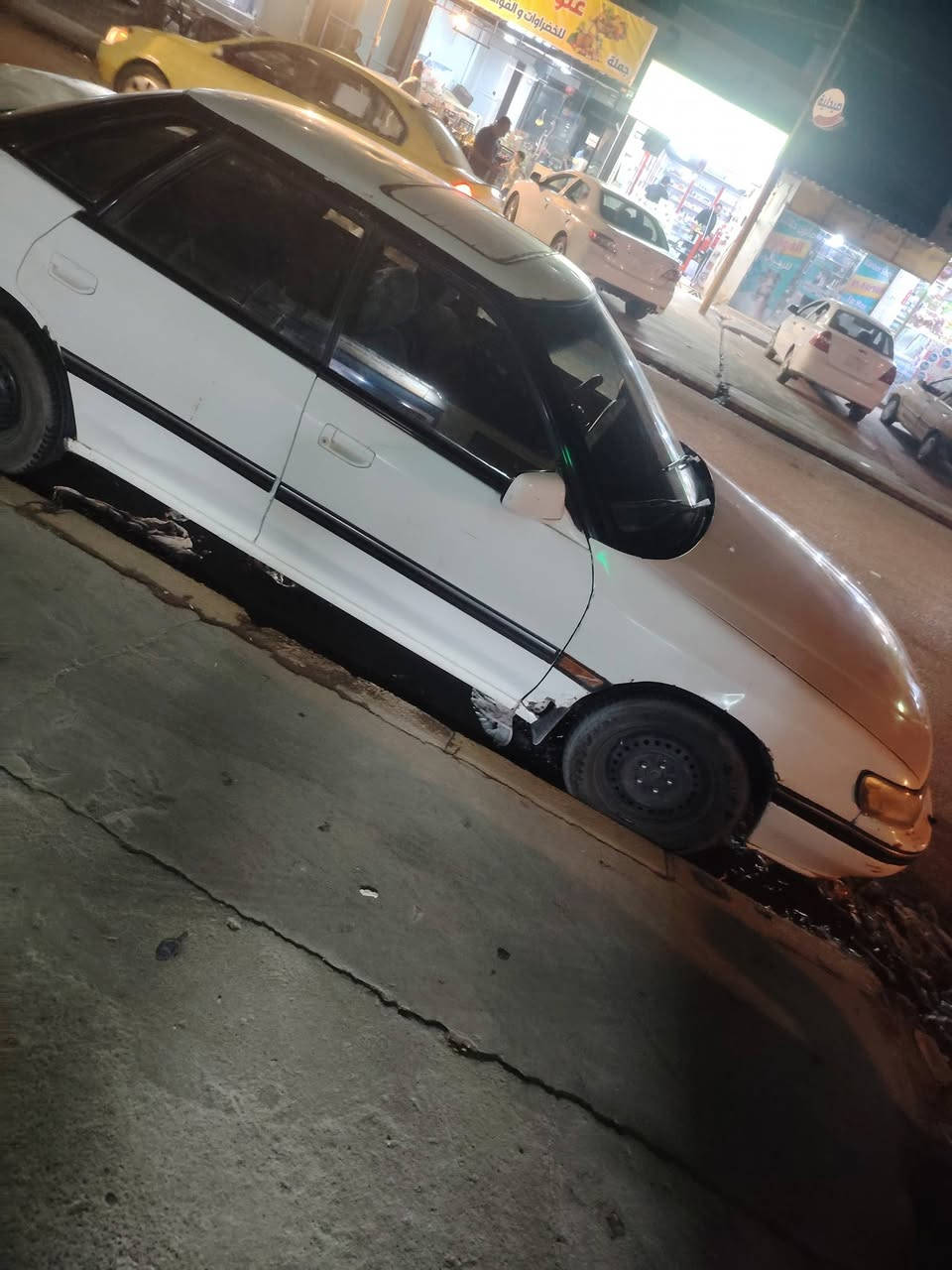 السلام عليكم سيارة سوبارو موديل ٩٢ سيارة جاهزة كوبون بنزين بيها بس متوقف تدفية وتبريد شغال مكاني موصل أيسر هذا رقمي *********** اسيا وكورك ***********
