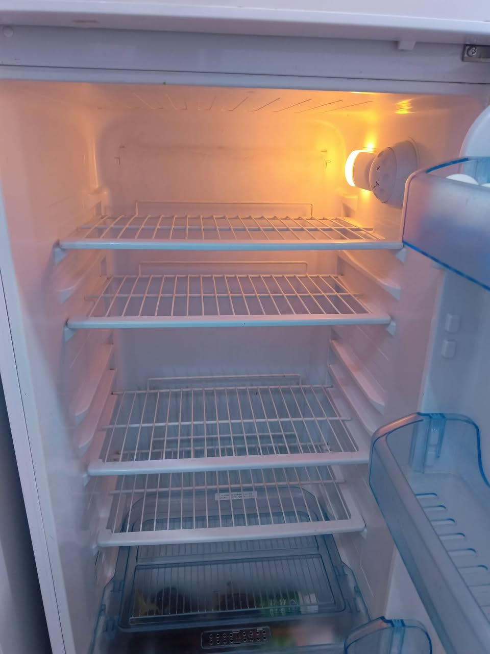 السلام عليكم ثلاجه للبيع نوع بيكو 16 قدم الثلاجه نظيفه جدآ السعر المطلوب 200 الف 
للتواصل ***********
