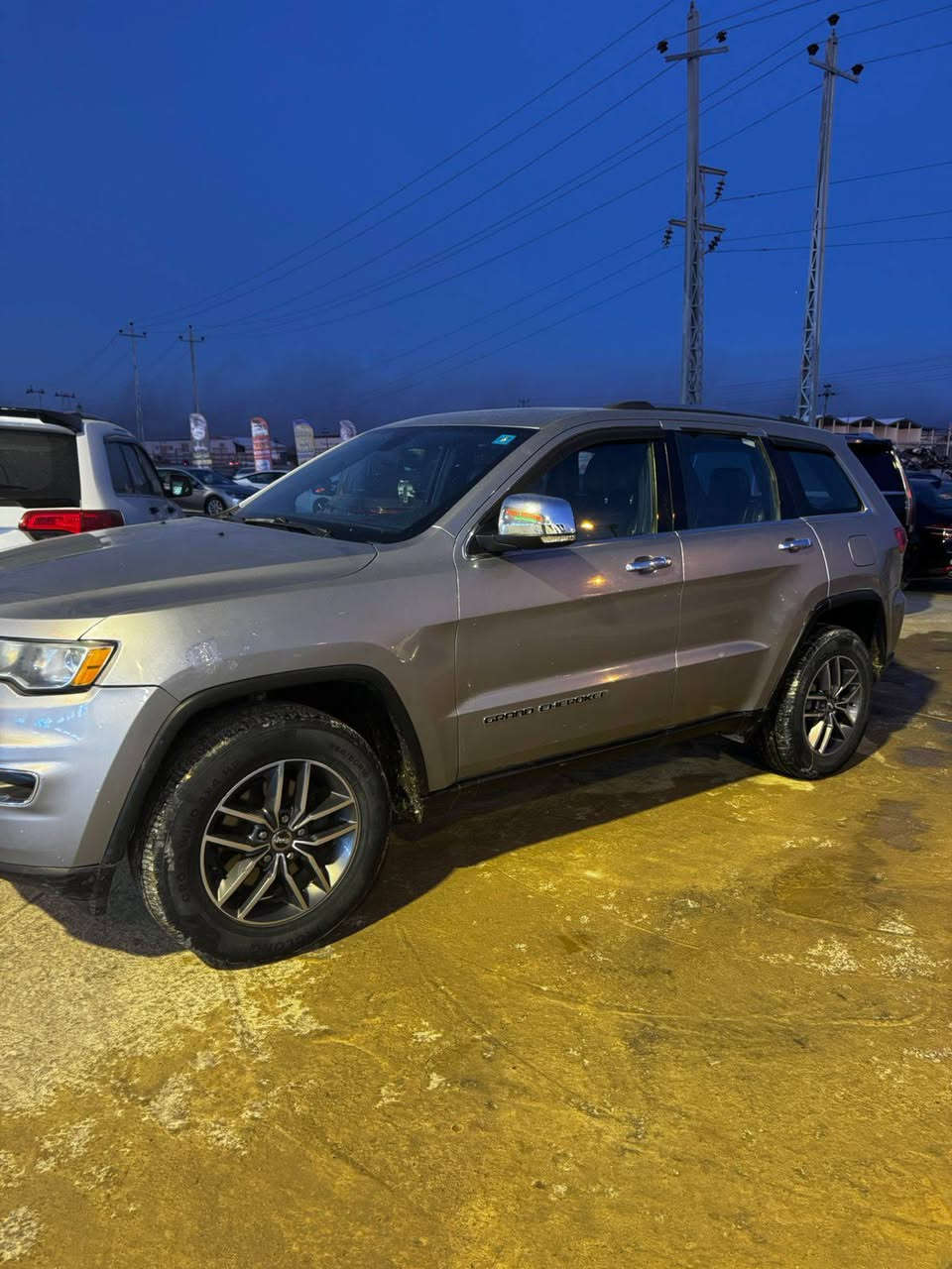 سيارة جيب 17 وارد أمريكي لمتد للبيع
***********
