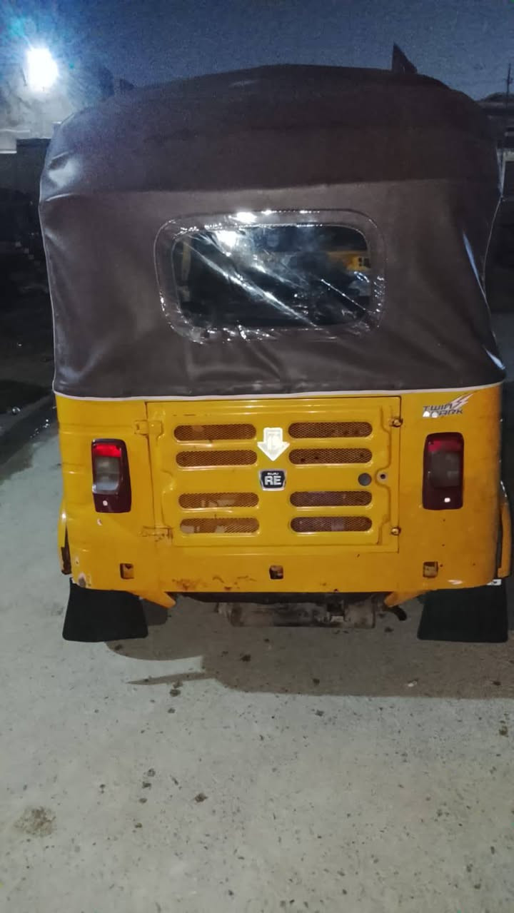 سلام عليكم هاي تكتك للبيع بيها ضربه بس لغد موديل ١٦شهر٤ كسرها حلو أمانه بدي ٢٠ مكانه ٢٠ إستوني جفتت المكينه وتجفيت مال شركه يرادلها بس كابريتر وقمجي كلج سعر ٣وبيها مجال قليل حك جيه مكاني بغداد المدينه الصدر رقم أي استفسار***********
