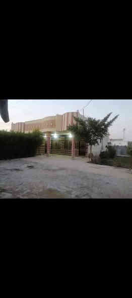 السلام عليكم بيت للبيع مع سبع محلات مساحه البيت 570 متر زائدا المحلات 216 متر طابو زراعي سنه 25 يتوفر كافه الخدمات ماء وكهرباء ومدارس زائدا مستشفى العنوان بغداد المعامل الحسينيه منطقه السعاده قرب بانزي خانه السعاده شارع البعامر بدايه المنطقه بناء حديث درجه اولى ملاحظه اللي يريد البيت وحده ابيعه اللي يريد المحلات وحدهن ابيع اتصال على صاحب الدار***********
