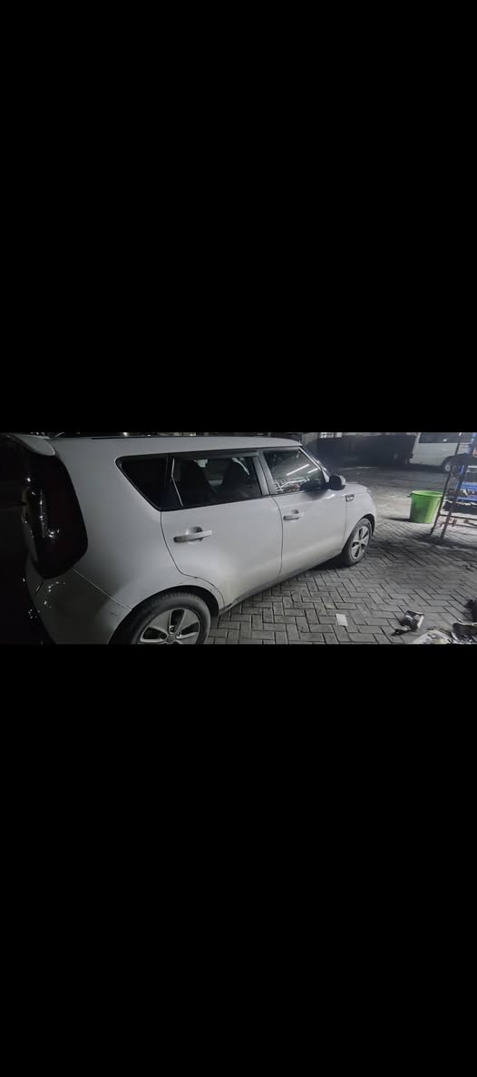 السلام عليكم ... يا الله كيا صول وارد أمريكي موديل 2015 حادثهه من أمريكا تحت قبق  و شويه من ذيل باب الصندوق و بالعراق صبغ باب الصدر إلي امأشر علي بسبب البطش و بخه كد شبر بالبنيد السياره بدون أيرباك بأسمي رقم أنكليزي بغداد السعر 95 للاستفسار *********** يوجد واتساب
