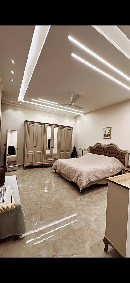 للبيع  في السيديه ^^
مساحه 200 م*
واجهه 8 *
4 غرف نوم *
حمام متعدد *
بناء حديث وكامل مواصفات *
الضباط خلف الاقصى * 
للتواصل 
***********
