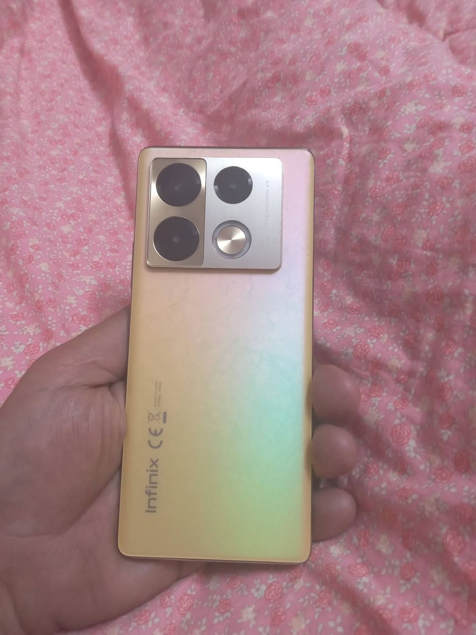 السلام وعليكم نفنكس نوت ٤٠ برو ذاكره ٢٥٦ جهاز اخو الجديد بدون غراظ رام داخلي ١٢ السعر ٢٠٠ قفل مكان الامين الثانيه ***********
