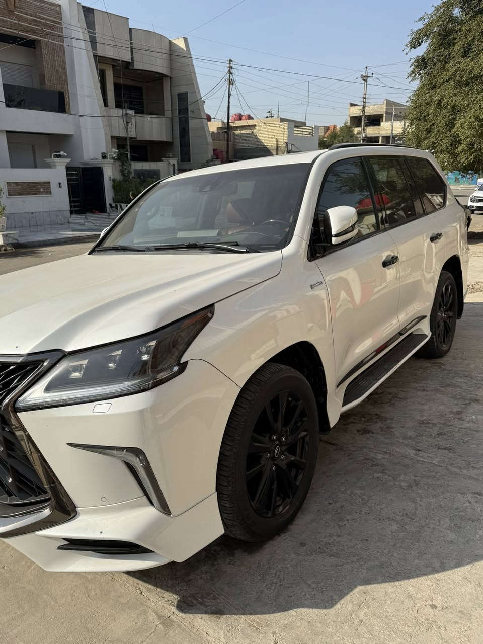 عندي لكزز كورو بريم مديل 2020 مع رقم مميز بغداد ماشية 58 الف جديدة بدون اي نقص ومكفولةعدا ملاحظتين  بصيطات وممبينات ابد بالواقع 
ومغلفة افلام حماية بيهه اربع اصابع صبغ ورصعة معدلة بدي ار
السعر  775$ للاستفسار ***********
مكانهه بغداد
