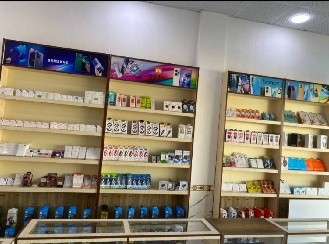 سلام عليكم ورحمة الله وبركاتة 
اخواي يوجد عارضات وفاترينات للبيع عده الغراض السفسار ***********
