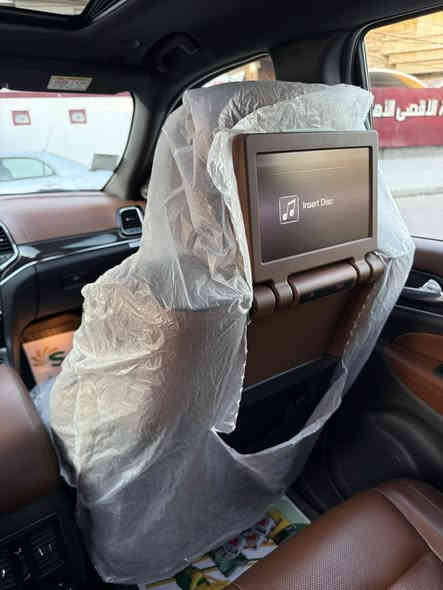 قطعه من النوادر حلوه   📍👨🏻‍🦳
سلام عليكم جيب اوفر لاند فول 1/1 
الموديل 2021  (خليجي) . وكالت هارلم السياره 
اللون: ابيض 
المحرك : V6.  3.6L . 
العداد :  18 الف شرط حقيقي .
رقم اربيل الجديد كامل تحويل ثاني يوم 
مكفوله من صبغ و البارد والتبديل و الفتح و اي ضرر كفاله
 سياره بعده بوضع شركه نايلون الشركه بل كشنات 
سياره علا ايدي  برغي ما ملعوب بيهه شرط 
سياره من النوادر جديده و حلوه استخدام نضيف 
المواصفات 
* دفع رباعي 4x4 . 
* رادار جانبي مع مانع تصادم .
* تحذير الخروج عن المسار ⚠ . 
* تحذير النقطة عمياء ⚠ .
* شاشات خلفية . 3
*داخل جملي قرميدي المميز 
* نظام الاسطفاف الآلي (اوتو بارك) .
* ويل قياس 20 انج .
* سقف بانوراما . 
* شاشه كبيرة 8.4 انج . 
* نظام الخرائط (GPS) .
* نظام التعليق هوائي (جكات) . 
* ستيرن كهربائي . 
* المصابيح الأمامية زنون .
* كشافات الضباب زنون .     
* تشغيل عن بعد .
* صندوق كهربائي .
* مقصورة الركاب من الجلد الفاخر .
* حفظ وضعيات الجلوس (ميموري) . 
* المقاعد الأمامية كهربائية .
* المقاعد الأمامية تبريد وتدفئة .
* المقاعد الخلفية تدفئة .
* مشغل اقراص CD/DVD . 
* سستم صوت هارمون كوردون . 
* حساسات أمامية
* حساسات خلفية . 
* كاميرا خلفية .
* تدفئة ستيرن . 
* بخاخ ماء على المصابيح الامامي.
* المرايا الجانبية قابلة للطي .
* مرايا متحسسه للضوء العالي . 
* مانع تصادم خلفي .
* مقود السائق من الخشب . 
* بلوتوث تلفون . 
* محدد سرعة . 
* نظام التشغيل والاطفاء الاوتوماتيكي ( Auto Start System ) .
* نظام بريك اوتماتيكي ( Auto Break System ) .
سياره علا ايدي من الزيرو برغي ما مفتوح بيهه شرط 
السعر 368 ورقه 💲 
رقمي *********** 
مكاني بغداد 
بيع او مراوس
