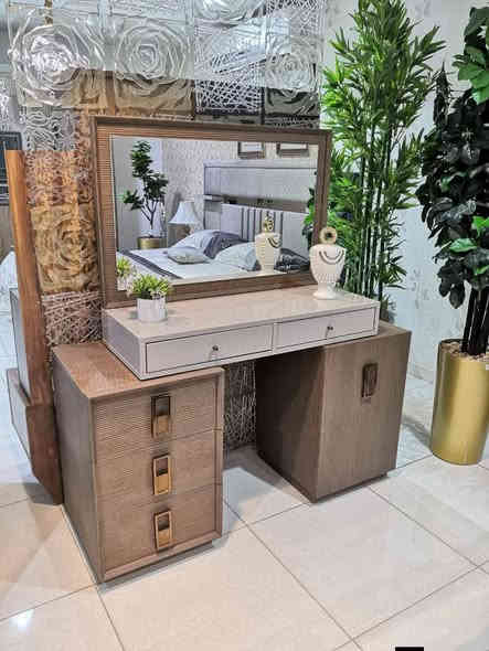 غرفة نوم تركي اصلي ثقيل ١٠ قطع استعمال قليل نظافة ١٠٠ ب١٠٠ الكنتور ٨ باب قياس ٣ متر ونص ضخم سعر الشراء ١٦ ورقة سعر البيع حاليا ٩ اوراق فقط مع الدوشك

ملاحظه للتاكيد الغرفة جديده ١٠٠ ب ١٠٠
***********
