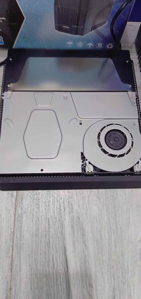 بلي 4 سلم ذاكره 1تيرا ممفتوح ابد نضيف نضام 13.2 اونلاين مع قرص فيفا 16 وقرص جي تي اي 5 و يو بي اس ويدات 2 تجاري وواير شحن جويستك واير HD كارتونته وياا السعر 250 وبي مجال مكاني كربلاء الحر الرقم ***********
