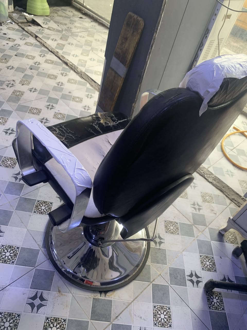 مساء الخير كرسي حلاقه نضيف جدا كلشي شغال ع فحص يتوفر توصيل ايضا لتواصل خاص  يتوفر بيع اقصاد ونقدي


**إذا كنت صاحب هذا الإعلان وتريد حذفه لأي سبب، رجاءا أرسل رسالة إلى الدعم الفني**