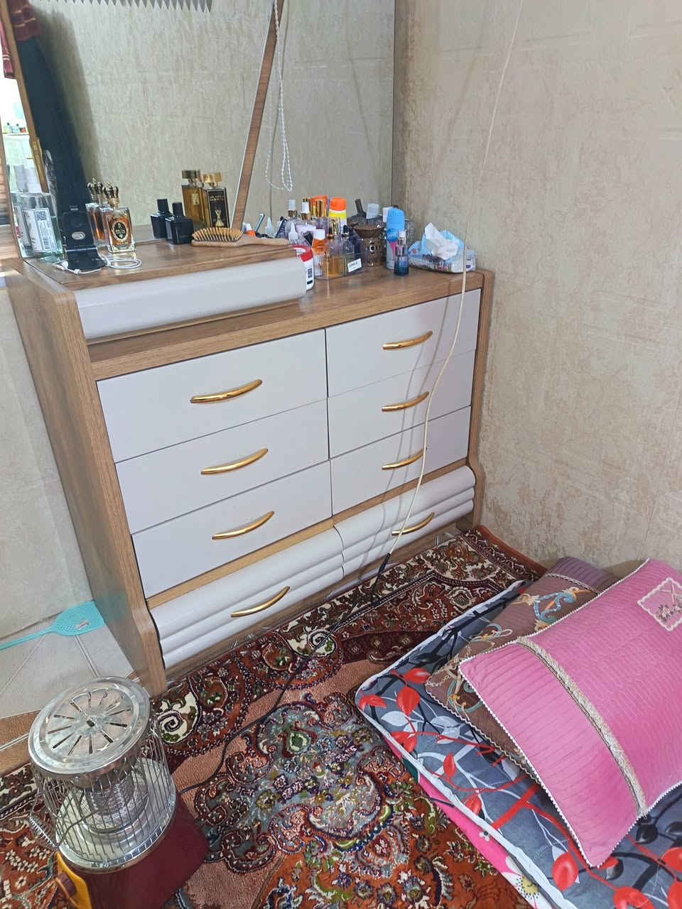 غرفة نوم تركيه جديد استخدام قليل ١٠ قطع السعر مليون و٣٠٠ قفل  للاستفسار ***********
