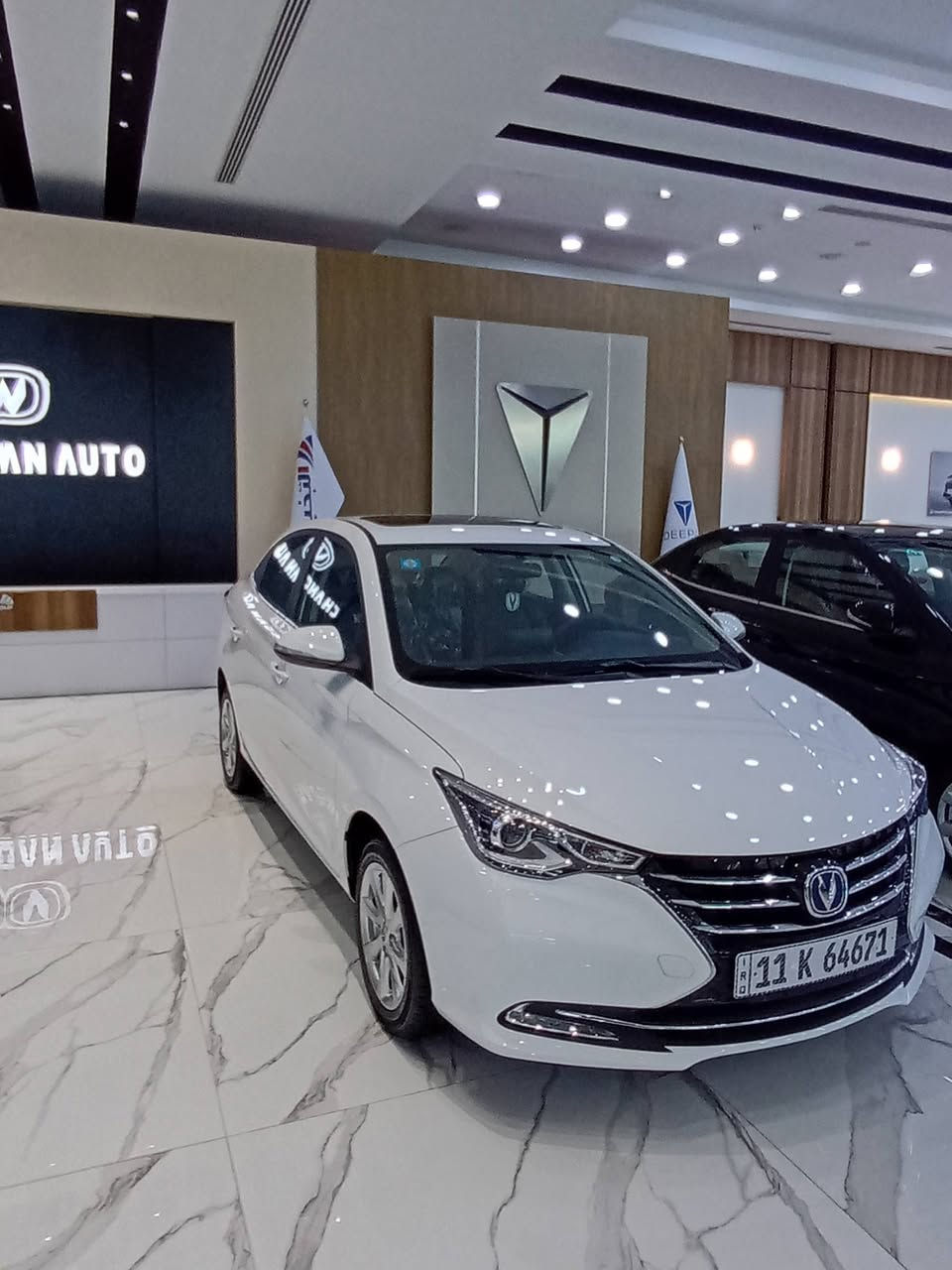 مواصفات سيارة شانجان السفن 2025 تتمحور حول كونها سيارة سيدان مدمجة واقتصادية، تعتمد على محرك بنزين سعة 1.5 لتر بقوة 105 حصان، مع ناقل حركة أوتوماتيكي 5 سرعات، وتوفر ميزات حديثة مثل شاشات لمسية، وتقنيات أمان أساسية (وسائد هوائية، ABS)، وتصميم داخلي مريح مع سعة تخزين جيدة، وتبرز بكفاءة استهلاك الوقود، لتكون خياراً عملياً للعائلات والشباب. 
المواصفات الفنية والميكانيكية:
المحرك: 1.5 لتر، 4 أسطوانات، بنزين.
القوة: 105 حصان.
عزم الدوران: 145 نيوتن/متر.
ناقل الحركة: أوتوماتيك 5 سرعات.
نظام الدفع: أمامي (FWD).
السرعة القصوى: 170 كم/ساعة.
استهلاك الوقود: حوالي 17-18.3 كم/لتر.
للاستفسار اتصال ع رقم مستشارة المبيعات 
*********** 📱
