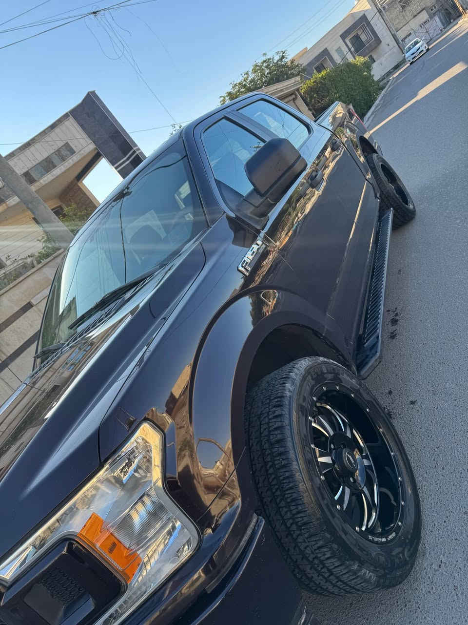 فورد F150 موديل 2018
فور ويل 4*4
شاشة كبير
حساس
كاميرا خلفي
باب طويل بدي قصير ارغب حجم
رقم بغداد  الجديد سنويه مساقطة
كير محرك مكفولات السياره جديده
لون كرزي محرك سته سلند 
وارد امريكي حادثه خلفي مرفوق بلصور البجم كبس السعر 225وبيه مجال اللاتصال *********** بغداد, العراق
