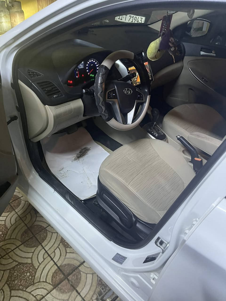 مكلف بالنشر 
اكسنت 2016 للبيع 
ماشيه ٩١ الف قابل للزياده 
السياره مكفوله من الصبغ والضربه 
محرك وكير وتبريد مكفول
حداديه وتايرات جدد 
سلايد 
اشاير بالمري 
شاشه لمس 
السياره نظيفه وخير من الله 
السعر ١٣٠ وبيها مجال 
للاستفسار 
مكان السياره ببغداد 
0771 945 2120
متوفر واتساب
