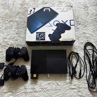 بلي 2 سلم جهاز شغال ونضيف كارتونته وياه وكامل ملحقاته جوستك عدد 2 + فل...