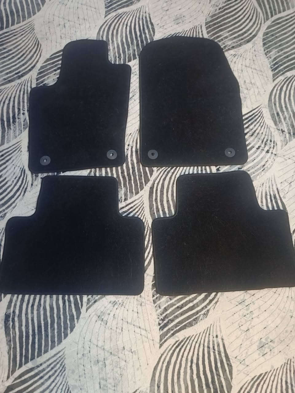 السلام عليكم شباب
ارضيات جيب جديد ما مستخدم اصلي 
السعر 50  قفل 
مكانها بغداد غزاليه 
*********** بيه واتساب
