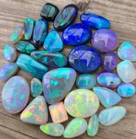 🌈 هل شاهدت حجرًا يلمع بكل ألوان الطيف؟
💎 هذا هو حجر الأوبال، أحد أغرب وأجمل الأحجار الكريمة في العالم!
🔷 يتميز بظاهرة فريدة تسمى "لعب الألوان"، حيث يظهر بألوان متعددة حسب زاوية الضوء.
📍 أشهر أنواعه: • الأوبال الأبيض (الأكثر انتشارًا) • الأوبال الأسود (الأغلى والأندر) • أوبال النار (لون برتقالي ناري 🔥)
💰 الأسعار: تبدأ من 20 دولار وقد تصل إلى أكثر من 5,000 دولار حسب جودة الألوان!
🧪 هل يمكن كشفه بـ UV؟ بعض أنواع الأوبال تتوهج بشكل خفيف، لكن ليس دائمًا.
⚠️ انتبه: الأوبال الصناعي منتشر بكثرة ويبدو مثالي أكثر من الطبيعي!
📢 هل سبق وأن رأيت هذا الحجر؟ شارك رأيك في التعليقات 👇 ولا تنس متابعة الصفحة للمزيد من الأسرار!


**إذا كنت صاحب هذا الإعلان وتريد حذفه لأي سبب، رجاءا أرسل رسالة إلى الدعم الفني**