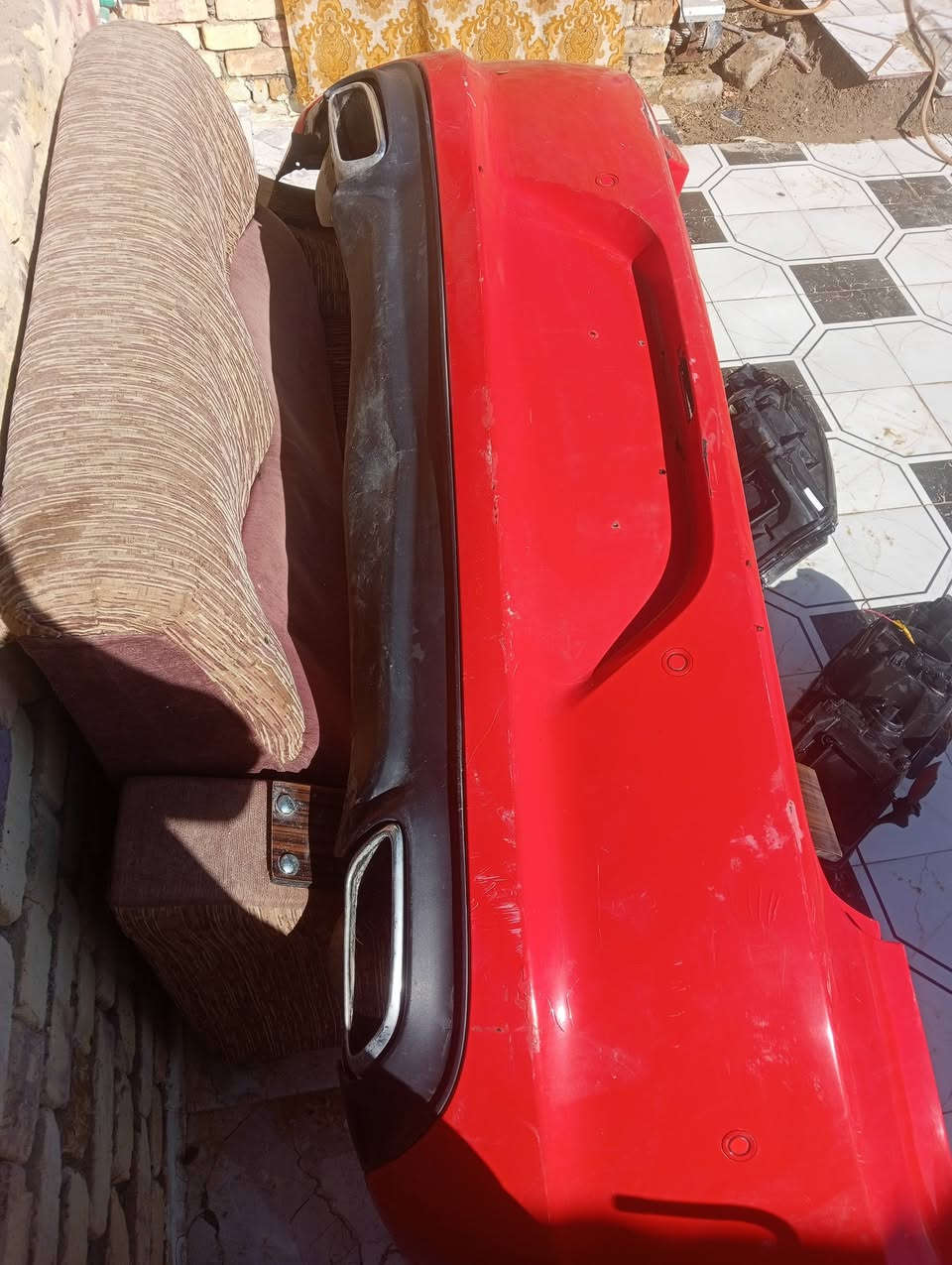 السلام عليكم. دعاميه اصليه خلفيه چارجر 16 لون برتقالي مع 4 حساسات خلفي مع نيكلات صالنصه 2جدد. الدعاميه بيها ملاحظات عوزها معجون التوظيح بالصور . مع زوج لايت واحد منهن أصلي يعني بس تأخذ غراضهن لئن قواعد مكسرات.. السعر 300 استفسار*********** مكان ناصريه
