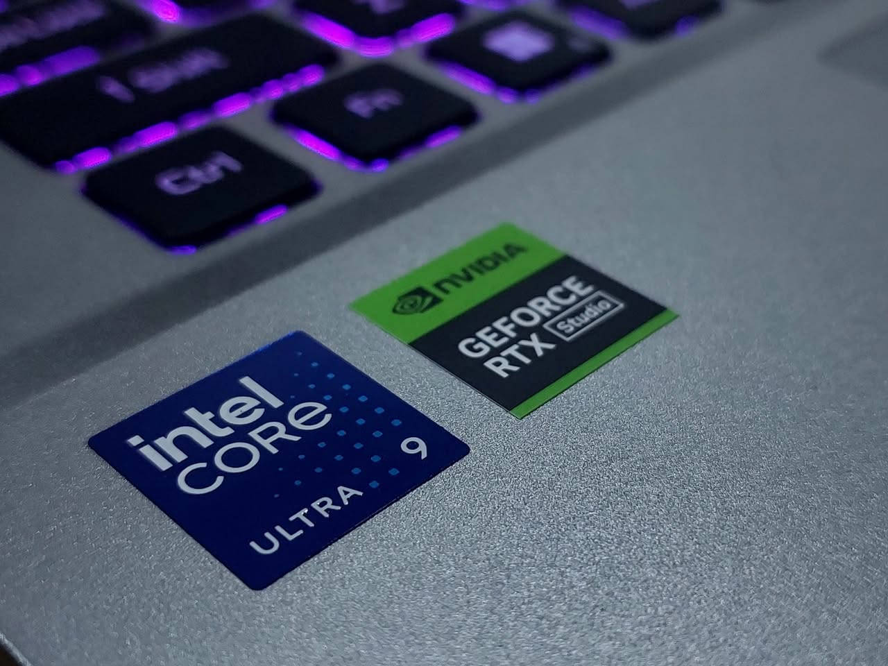 السلام عليكم..للاستفسار *********** او  *********** (واتس)... تحفة الكترونية  من PREDATOR من  افضل انواع اللابتوبات ...معالج كور اي  9 الجيل الخامس عشر  (احدث جيل ULTRA) من فئة H اقوى فئات المعالجات ....رام نوع DDR5 بحجم وتردد عالي جدا حجمة 32  كيكا بسرعة(تردد) خرافي  6400 ... شاشة حجم 16  دقة  2K ( ضعف دقة ال FUL HD) هرتزيتها عالية جدا 240 هرتز  الوانها طبيعية مشبعة  ...كرت شاشة خارجي منفصل نيفيدا RTX4060 ... ...ذاكرة خزن ضخمة هارد حجم تيرا 1000 كيكا نوع NVME SSD ..  ...كيبورد ضوئي ملون RGB تكدر تتحكم بالوانة ...اللابتوب نظيف جدا كأنما جديد ما مستخدم (8 دورات شحن فقط )  سوبر سلم وشكلة روعة  ...ملائم لكل المونتاج القوي والالعاب والبرامج الهندسية القوية والتصميم والدراسة والاعمال وغيرها.
