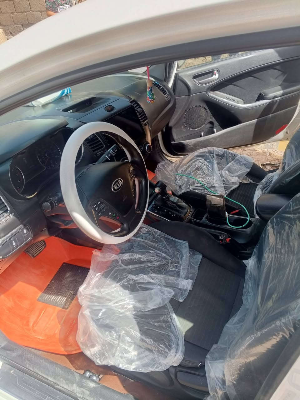 السلام عليكم فورتي 17 بيهاا بنيد تبديل بدون دواخل وبارد بل جاملغ سعر 125 بيها مجال ***********
