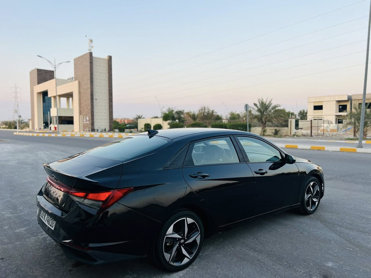 السلام عليكم…
اعتذر عن الاقساط والوعده 
النترا 2021 وارد أمريكي لون اسود 
رقم أربيل دولي سنويه جديده شرط التحويل…سياره خير من الله ماناقصها برغي 
مواصفاتها نص فول معروفه مواصفاتها مايحتاج اذكرها…
سياره بيها قطعتين صبغ بدون قطره داخل والباقي مكفول بجم كبس…
محرك 2000مامفتوح كير مامفتوح صدر جديد تخم تاير جديد تبريد ثلج تدفئه نار…
السعر 133 وبيها مجال 
مكاني صلاح الدين تكريت 
للاستفسار ***********
***********
