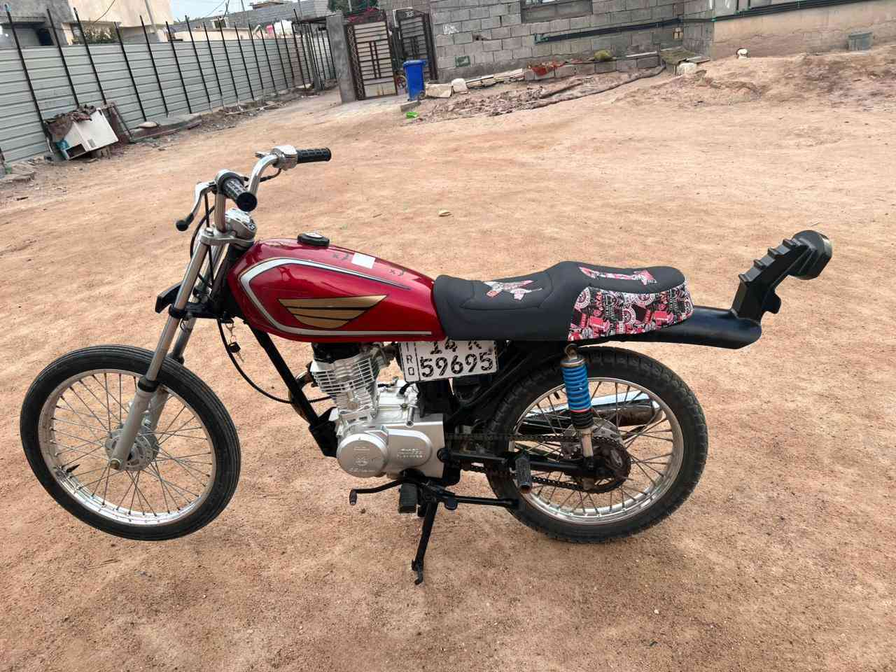 دراجه ايراني للبيع
رقم وسنويه تعمير جديد 
موديل 2014
السعر مليون و 700 بيها مجال قليل
واتساب ***********
