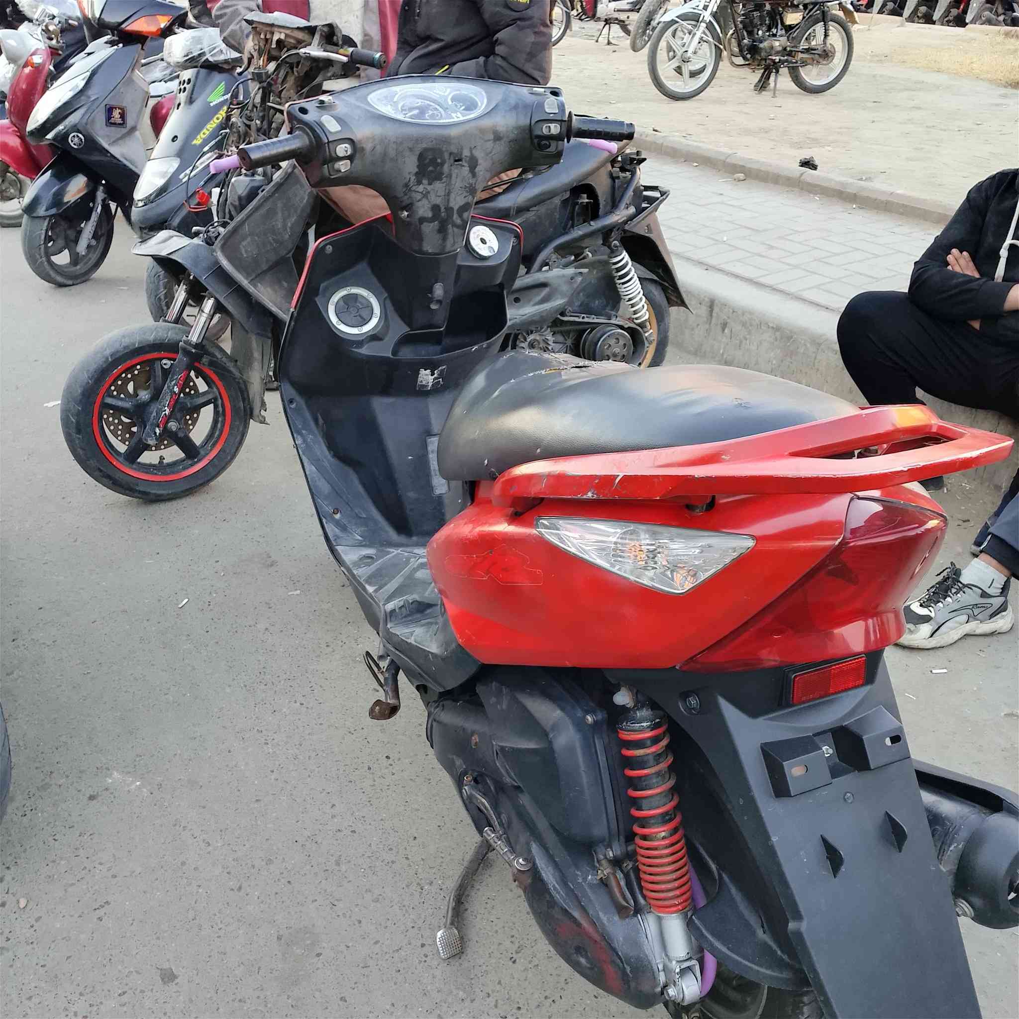 سلام عليكم شباب دراجه ثعلب للبيع دراجه كهربائيات كلها شغاله سلف وهندر دراجه حلوه مكي بغداد سعر 500 فيها مجال ***********
