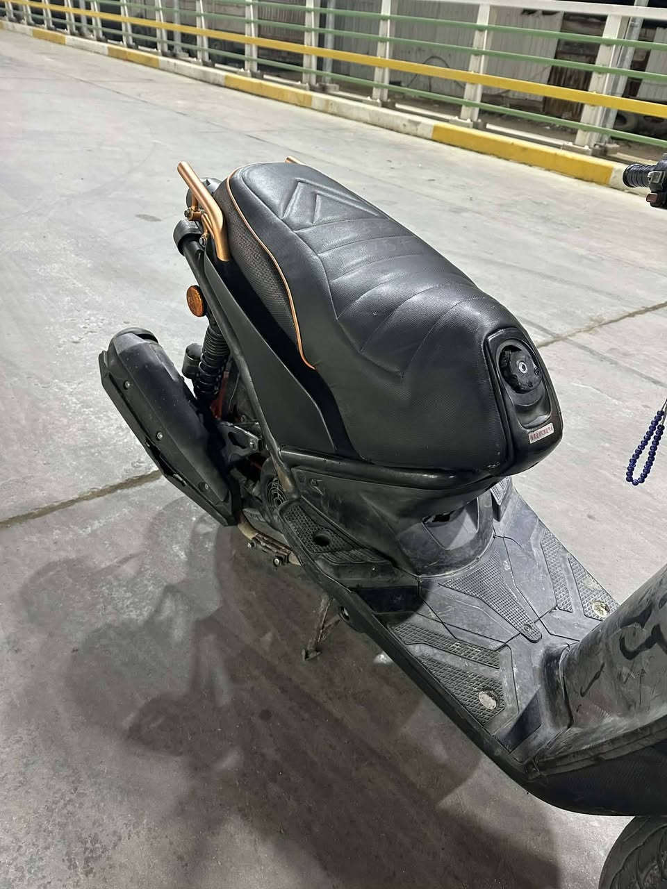 السلام عليكم سكنس جبلي للبيع الدراجه جديده مكينه بلاديه بيه ستيرن رياضي وكلجات وسبيايدرات وملقط وياله مشمشيات مكان حي القاهره السعر 900 وبيه مجال ***********  موجود واتساب
