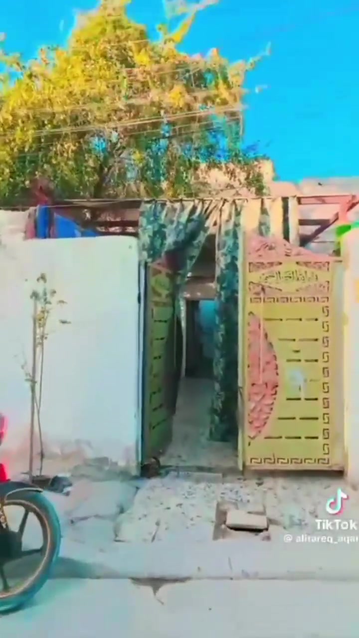 بيت بسبع قصور مقابيل شارع ابو احمد خدمات كامله مساحته ١٠٠ بي ٢ غرف سعره ٣٥ يرهم قصاد ***********
