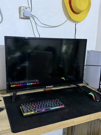 للبيع شاشة Shinon أصلية بحجم 32 بوصة، الشاشة بحالة الوكالة (نظيفة جداً...