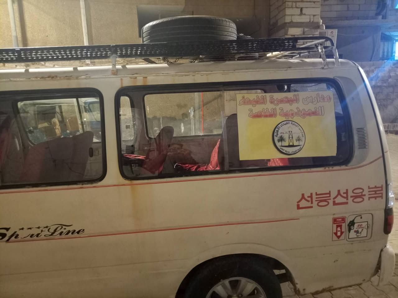 سلام عليكم اخوان جنبي للبيع رغم احمر بسم شخص اشتريناها من عنده يحولك  
مواصفات سياره كير عادي 
تخم تايرات جدد وداخلها نضيفه  سنويه اصليه عاج بسم واحد من البصره اوديك علي مباشرا 
سبير إضافي وياها 
بس بابها السحب يحتاجله قفل علمود من ينسد يقفل ب مختصر تعدل  شوي بيها  تجي تشوفها شوف العين 
السعر 30ورقه وبيها مجال بسيط 
العنوان : البصره شارع كازينو لبنان خلف مدرسة الفراهيدي قرب اسواق توته ...  
متواجد واتساب او اتصال اسيا 
هذا رقمي ***********
والشراي بخدمته تحياتي لجميع...
