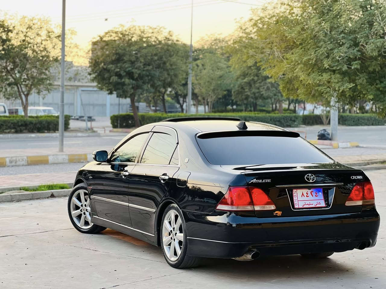 سلاوي خوا له هه موو لايه ١٨٤ ساق ٢٠٠٧ به سمه ره ساسي
مواسه فات سلايت جلدو هيته ر  ئاوينه ايشاره ويل دنگه ي استيل چوار تايه ي لوك بي چالوو شوخت عه ته ري trd گيرو مه كينه به شه رت كامل سپورتي بو كراوه  كامل مه سرفي كراوه به زياده وه ٤ ده بلي رويالي له ژيره 
ته نها يه ك پارچه ي سبو خه اورپا 
سعري ٨٢ معامه له گورينوش به شتي به دلم بيت 
شوين كه لار ***********
