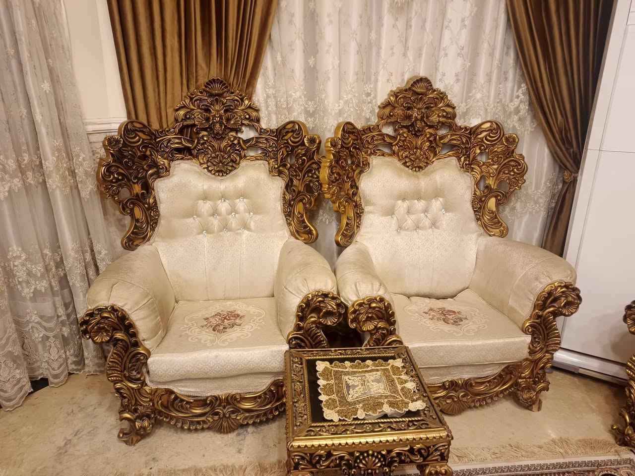 تخم ملكي 2 قنفه كبيره + 6 كراسي نظافة 95 ٪ لا شك ولا كسر للاستفسار *********** اتصال واتس
*********** اتصال
مكان كوت منطقة السياسين
