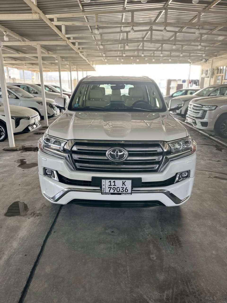 لاندكروز  جكسر موديل 17 بريم اصل ام الشاحنه الباب الاول . مكفوله كفاله عامه عدا گرن الدعاميه من صفحة الصدر بس وسونارها موجود . سياره ترايها مال زيرو عليها ادامه كامله فلس متصرف عليها . مكينه 6 سلندر 4000 . ماشيه 56 حقيقي رقم بغداد تحويل مباشر مكان السياره الكوت استفسار اكثر اتصال ع الرقم ***********
