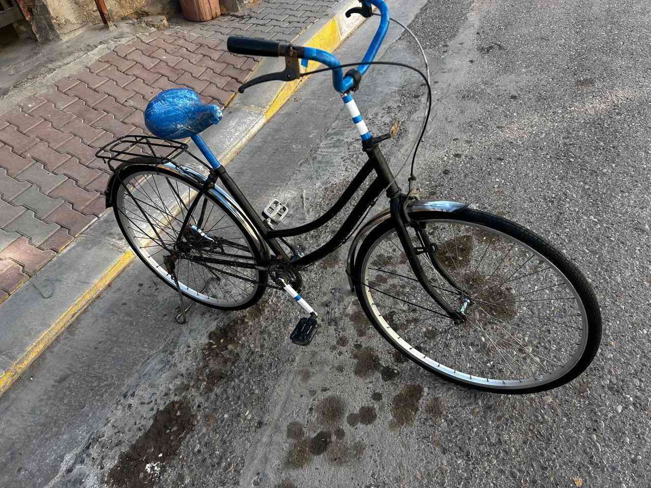 السلام عليكم
للبيع بايسكل ياباني بالة حجم 27 مابي نقص جاملغات استيل بريكات خلفي امامي  لبايسكل مصبوغ
لسعر 45 وبي مجال
شراي اتصل 
***********
