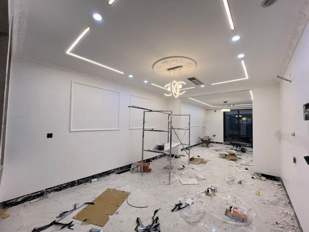 منزل للبيع في أربيل منطقة خمسه حصاروك قرب ماجدي مول 150م فول مواصفات 
يتكون:-
4غرف
أستقبال
صالة
مطبخ
مجموعة صحيات 
للاستفسار:-
*********** WhatsApp أربيل, العراق
