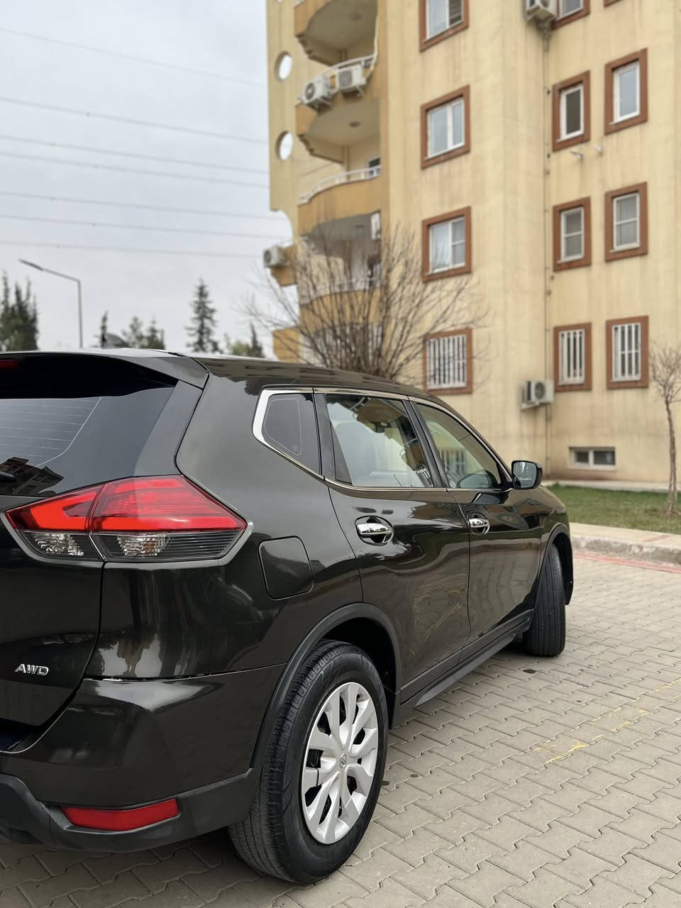 Nissan Rogue 2017 s 
نيسان روج ٢٠١٧ مواصفات s
تحكمات ستيرن شاشة كاميراو تيريد مركزى 
٤ پارچه صبوغه (صقف و صندوخىتوزيك كالبووته )
گير و مكينه به شه رته( ارباكى سوكان شان سيسته مه )
121هزار مايلا رويشتيه  رقمى نويه 
دهوك  ***********
سعر :-١٢٧ ورقة و مجال
