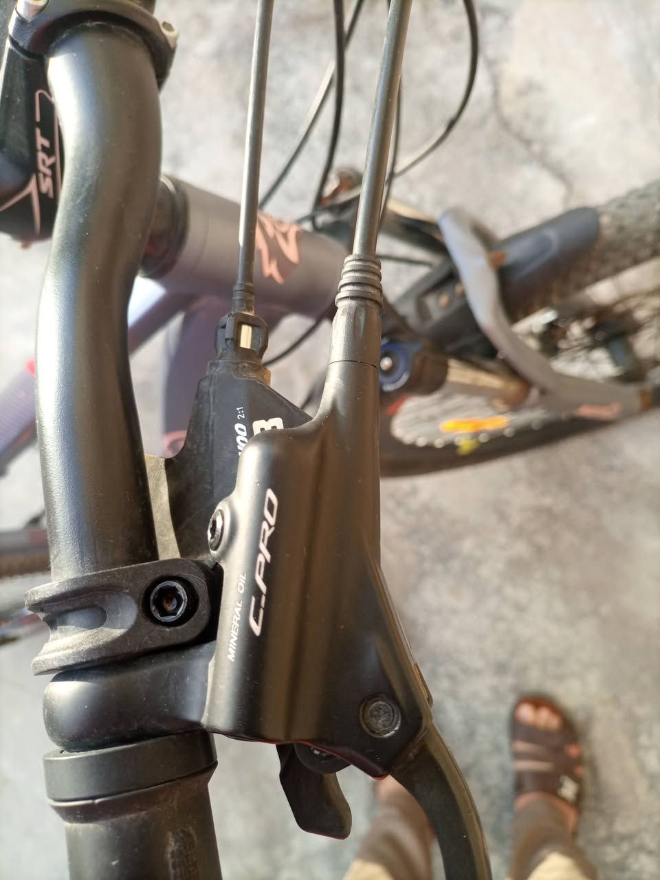 السلام عليكم شباب بيسكل معروض للبيع السعر 180 الف وبي مجال هماتين
المواصفات كالتالي 
1- اثنين كيورة كما موضحة في الصور 
2- اثنين بريكات هيدروليك 
للاستفسار على رقم 
*********** 
الموقع الرصافة الثانية البلديات
