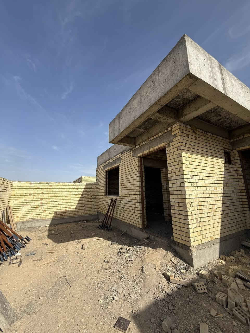 وحدات سكنية للبيع – مجمع الأطباء / مجمع هادي علوان 🏡
📍 الموقع:
الركن ومجاور الركن – مجمع الأطباء / مجمع هادي علوان

📐 مساحة الوحدة السكنية: 250 م
🏠 مساحة البناء: 180 م

🔹 تفاصيل وحدة السكنيه  الركن:
• السعر الكلي: 148 مليون
• سعر الإخلاء: 20 مليون
• واصل دفعات: 15 مليون

🔹 تفاصيل وحدة  السكنيه المجاور للركن:
• السعر الكلي: 148 مليون
• سعر الإخلاء: 15 مليون
• واصل دفعات: 15 مليون
المساحه الكليه 500 متر ب اسمي العقد تحويل بالشركه للمشتري

📞 للاستفسار:***********
