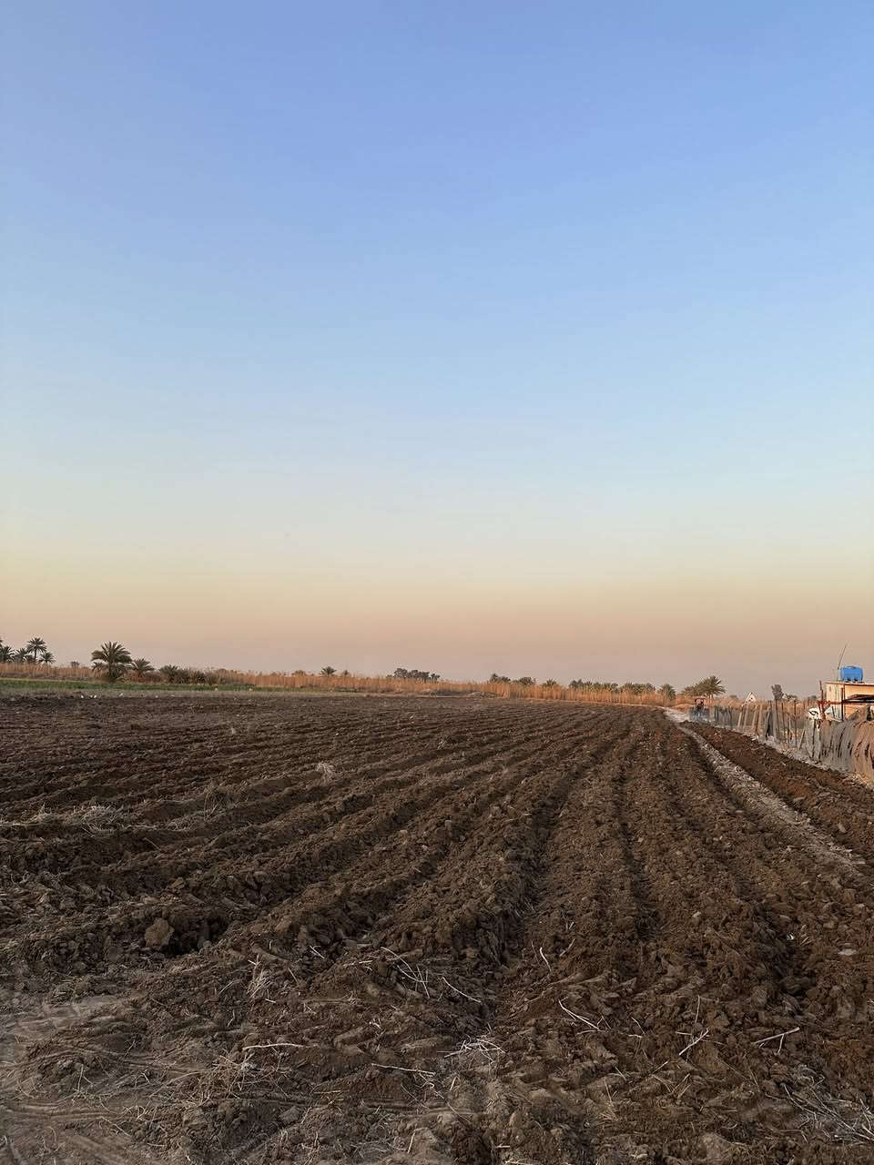 سلام عليكم
آرض للبيع ارض كلش حلوة ومخدومه تحويل مباشر سند/٢٥/مساحة الأرض/٤/دوانم كافه الخدمات متوفره ماء سقي ماء اساله كهرباء تبليط تنباع حسب طلب تصلح لكل شي عنوان بغداد اليوسفيه جسر صبار 
استفسار اكثر ***********
