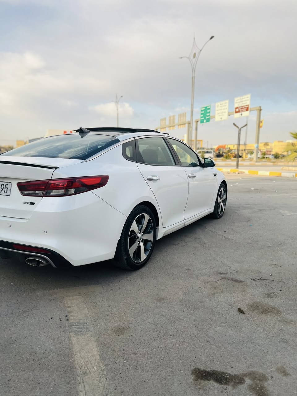 السلام عليكم 
رمظان كريم علينا وعليكم ✨
أوبتيما للبيع موديل 16 جيتي لاين 
السياره مكفوله كفاله عامه رقم بغداد بسمي 
السياره فول مواصفات بنراما مري شفط 
كشنات كهربائيه جلد تبريد وتتفئه بلكشنات
 خزن ميمور تحكمات ستيرن جنطه شفط 
كامرات محيطيه حساسات اماميه وخلفيه 
وبيها بعد هواي مواصفات محرك 2400 
ماشيه 104     مكان السياره الناصريه 
السعر ب169 وبيها مجال 
***********
